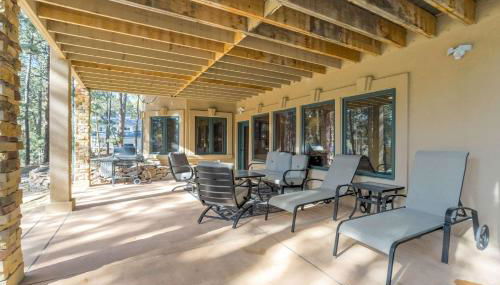 Peaceful Pines! Pool Table, Gym & Forest Views - Foto 4