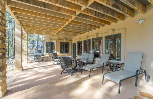 Peaceful Pines! Pool Table, Gym & Forest Views - Foto 4