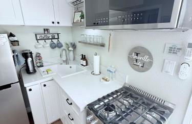 Private 1BR 1BA Suite, Kitchen, Fireplace, Parking - Foto 26