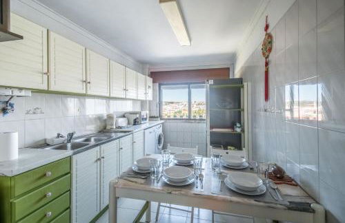 Enjoy Lisbon Cascais Sintra 1200 metres to metro blue line Sintra Rail line Free Parking - Foto 64