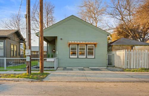 Designer Home, Walk to River - Foto 12