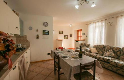 2 Bedroom Lovely Apartment In Frazione Zortea - Foto 9