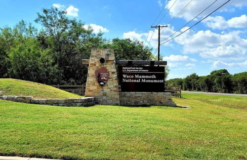 The Noble House Near Magnolia & Baylor W Pool - Photo 11