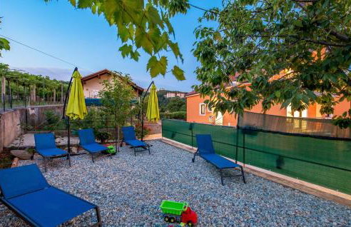 5 Bedroom Amazing Apartment In Viskovo - Photo 22