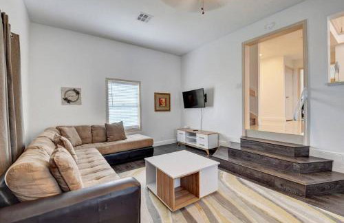 5 BR Mansion with Pool and non-heated Jacuzzi Games in Boynton Beach - Photo 16