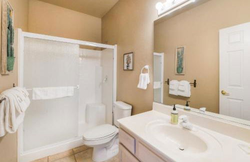 Mountain-view condo with incredible sunset views, pool, hot tub & grill - Foto 16