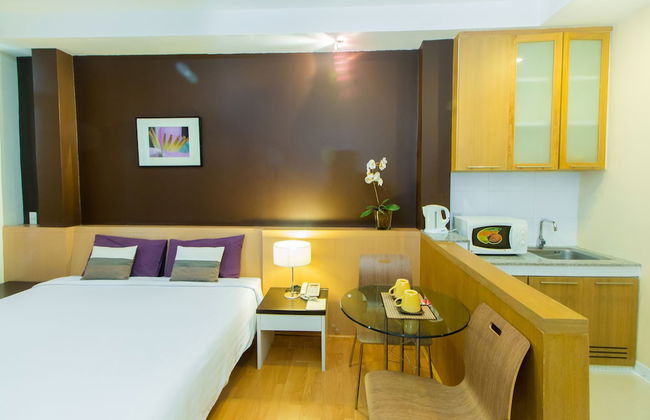 Silom convent garden - Photo 52