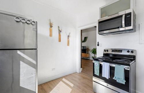 Cozy 2BR Next to Design District & Free Parking - Photo 38