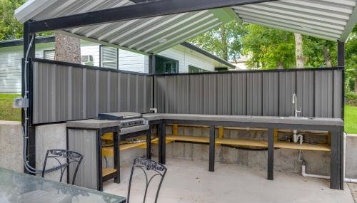 Outdoor Entertainment Space: Home in McQueeney - Foto 3