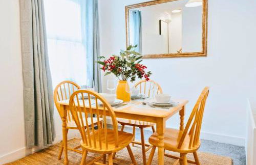 Central 3 Bed Home, Contractors, Garden, Fast WiFi, Smart TV - Photo 20