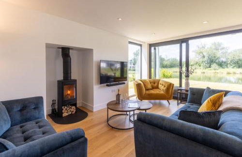 Mallards Way ML01 HOT TUB Lakeside Spa - Photo 3