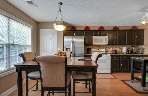 Atlanta Retreat with 2-Car Garage, Fenced Yard home - Foto 8