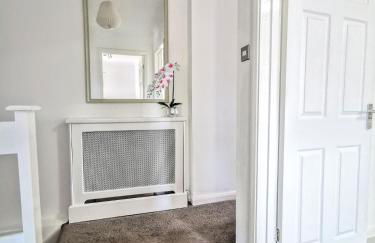 2 bed apt w/ private parking close to town centre - Foto 20