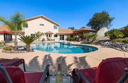 Chardonnay Charm by Avantstay Luxe Group Retreat w/ Pool Mins to Wineries - Foto 80