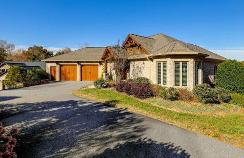 Lakefront Haven with Hot Tub and Game Room in Hickory! - Foto 43