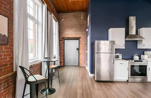 Jennifer's Historic Riverfront Loft City Views - Foto 12