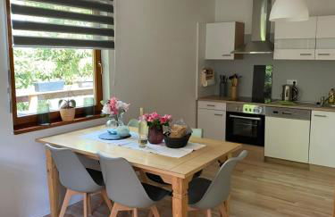 Ferienwohnung-/Haus mit kostenfreiem Parkplatz - Foto 2