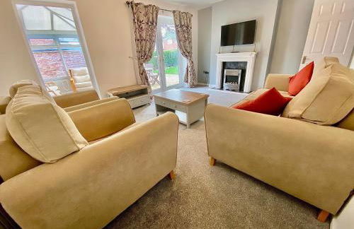 Your Leominster Base - 3BR Home with Garden & Parking - Foto 5