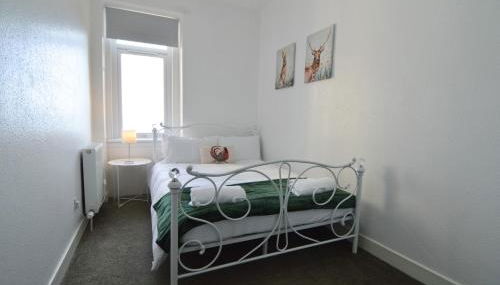 Two Bedroom Flat with Sea Views! - Foto 5