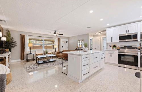 Luxury Rustic Retreat Entire Home in Pinellas Park - Foto 10