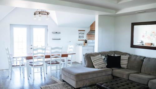 Cordova Farmhouse - 7 Minutes from the Ark! - Foto 4