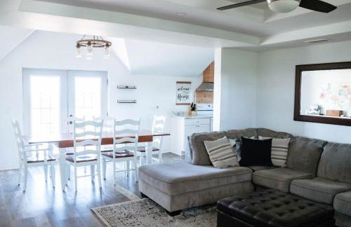 Cordova Farmhouse - 7 Minutes from the Ark! - Foto 4