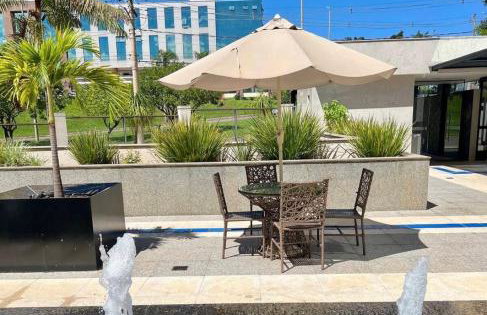 Studio Premium - Perto de Tudo - Vista Livre - Estacionamento privativo e Portaria 24h - Wi-Fi 600mbps - Foto 2