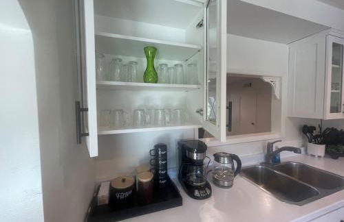 Granada Hills Private Unique Pool Luxury 4BR Family Retreat - Patio, Outdoor Dining, BBQ Grill, & Free Parking - Foto 18