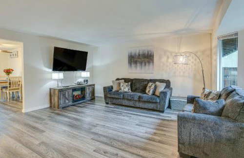 Modern Puyallup Townhome with Backyard and Fireplace - Foto 3