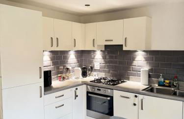 Parkside Luxury 3 bedroom home, 5 min to Ebbsfleet Station and has free Parking - Foto 4