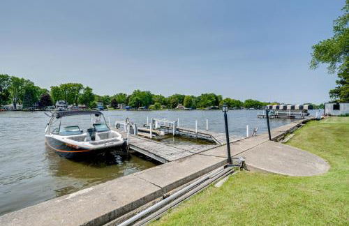 Riverfront Retreat with Dock and Kayaks in McHenry - Foto 2