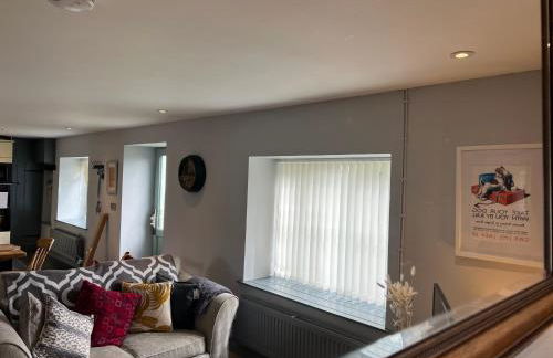 Spacious 4 Bedroom Farmhouse - Photo 55