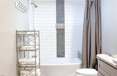 New 4 Bedroom House for Downtown Travelers - Foto 47