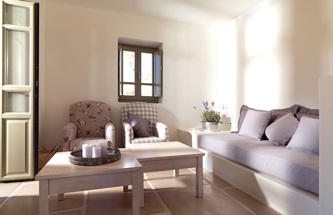 Themonies Luxury Suites - Photo 6