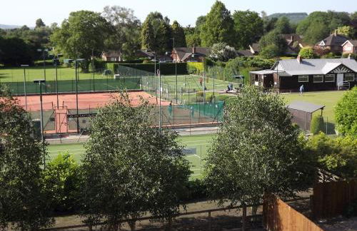 Flower Cottage by Ludlow Castle with Onsite Parking - Photo 46