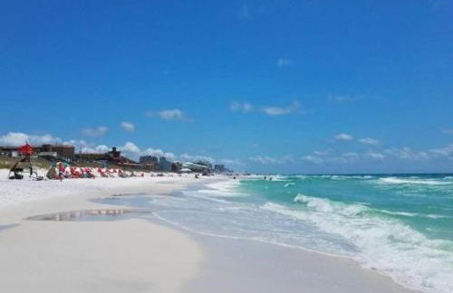 Beautiful Pet Friendly Home! Tropical Pool, Optional Golf Cart & Pool Heat, Minutes to Beach - Foto 73