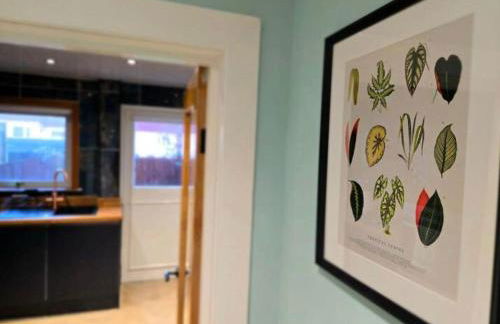 Super luxury 2 bedroom, full house sleep 5 with garden & parking close to airport - Foto 47