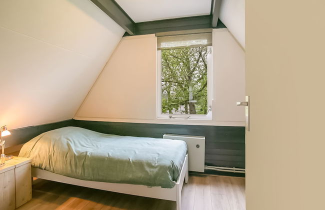 Peaceful Holiday Home in Tuitjenhorn - Photo 3