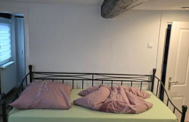 Mary Haus in Biebertal-Bieber, mit 2 Apartament und 4 Zimmer, 1 fur 2 und eine fur 6, In Nahe Gießen und Wetzlar mit WLAN, Parkplatz, 2 Badezimmer - Photo 6