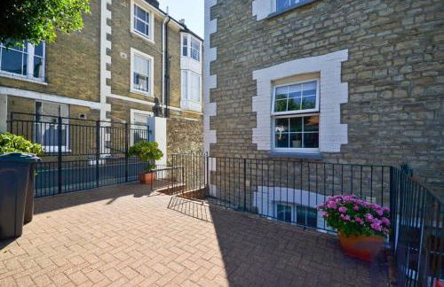 2 Bedroom Basement Apartment in Georgian Townhouse - Photo 16