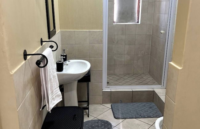 Cozy 3 Bed Duplex ,sleeps 6 With Double Bathroom - Photo 11