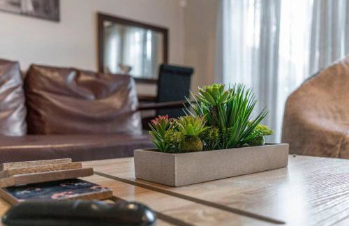 Townhome - Convenient Location - Foto 25