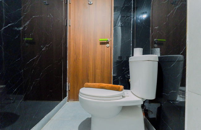 Homey And Minimalist 1Br Royal Sentul Park Apartment - Photo 9