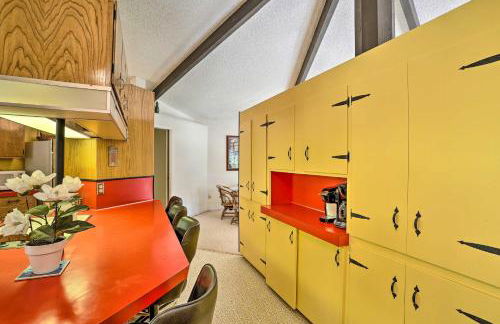 Woodsy Willow Creek Getaway with Pool and Deck! - Foto 9