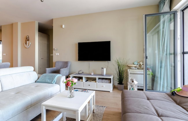 Lake Side Luxury – Steps to the Lake Lela - Foto 10