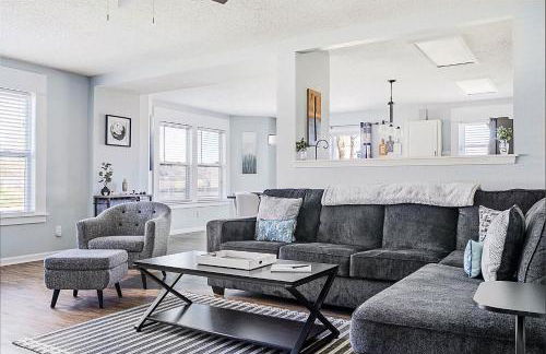 The Cozy Charcoal Cottage - with Garage - Family Friendly - Foto 1