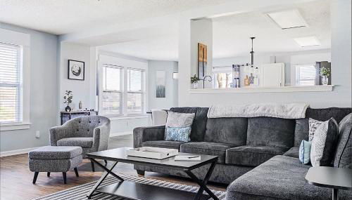 The Cozy Charcoal Cottage - with Garage - Family Friendly - Foto 1