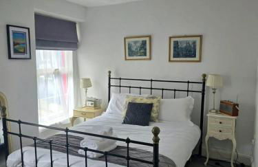 Inalong - Quirky property with sea views above an Ale House - Foto 16