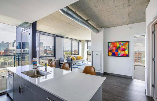 Freshly Minted 2BR - Elegance & Comfort in Central Chicago - Photo 13