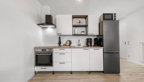 Exklusives Studio - Zentral Innenstadtlage - Kostenloser Parkplatz - Aufzug - Modern für bis zu 4 Personen - Smart Home - Photo 4, stove, dishwasher, toaster